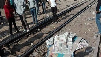 دماء على القضبان.. مصرع شخصين أسفل عجلات قطار في المنيا