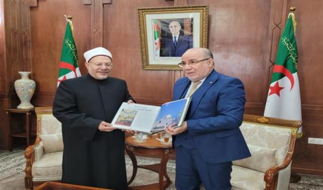 مفتي الجمهورية يبحث مع وزير الأوقاف الجزائري سبل تعزيز التعاون الثنائي