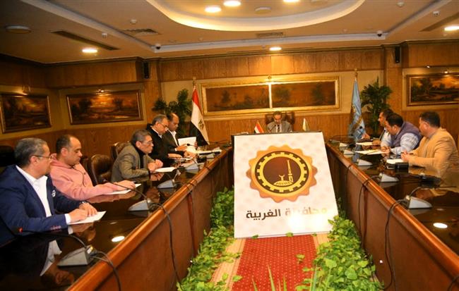 محافظ الغربية يناقش الموقف التنفيذي لمشروعات الخطة الاستثمارية بـ طنطا و المحلة