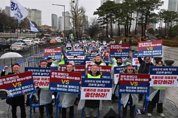 كوريا الجنوبية تمهل الأطباء أربعة أيام لإنهاء الإضراب دون التعرض للعقوبات