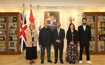 عمدة مدينة مانشستر تتفقد الجامعة البريطانية في مصر وتفتتح معمل بكلية الفنون والتصميم  