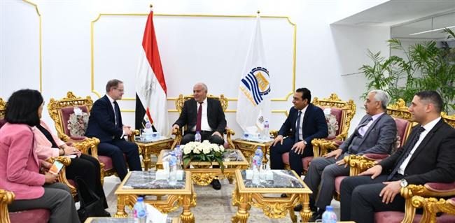  الداودى يستعرض الفرص الاستثمارية بـ قنا 