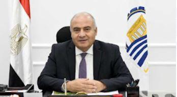 محافظ قنا يستعرض الموقف التنفيذي لأعمال ترفيق المناطق الصناعية 