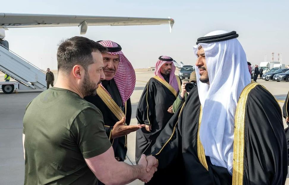 الرئيس الأوكراني يصل إلى الرياض في زيارة رسمية لـ السعودية