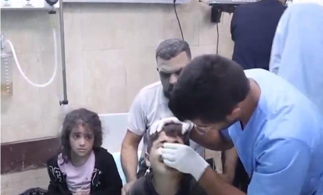 الصليب الأحمر في غزة : مستشفيات قليلة تحاول البقاء قيد التشغيل رغم نفاد الوقود