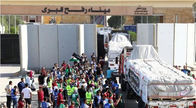 إدخال 43 شاحنة مساعدات لـ غزة عبر ميناء رفح البري