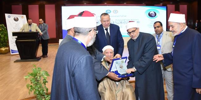 الدكتور أحمد عمر هاشم: ذاكرة التاريخ لم تنس همة وعطاء شيوخ الأزهر الماضين