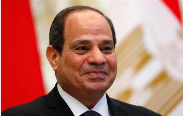 الرئيس السيسي يجتمع بوزير الدفاع ورئيس أركان حرب القوات المسلحة