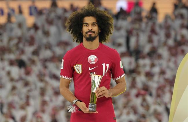 بعد الفوز بكأس آسيا .. أكرم عفيف يحصل على "ناقة" هدية 
