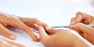 ما حكم قص أظفار الميت وحلاقة شعره؟ 