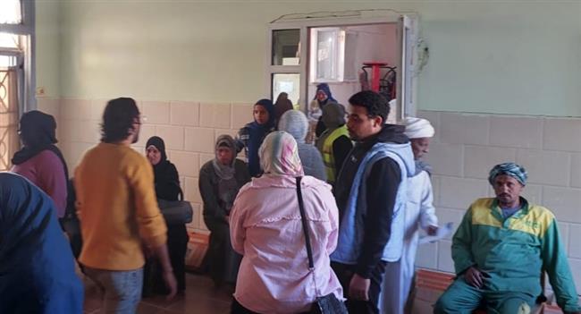 حزب المصريين يختتم فعاليات القافلة الطبية المجانية السابعة بالبحر الأحمر | صور