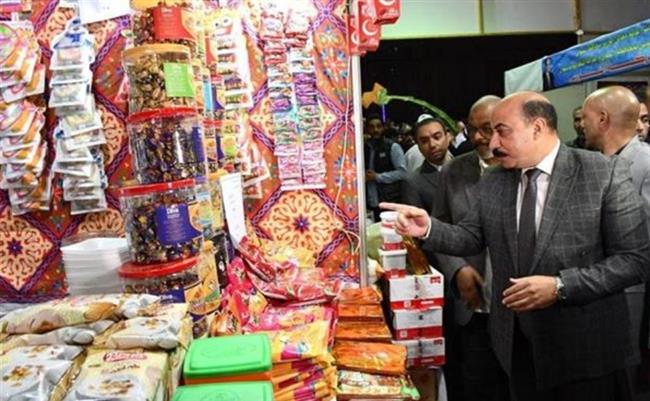 محافظ أسوان يفتتح معرض أهلا رمضان للسلع الغذائية بتخفيضات 20% و30%
