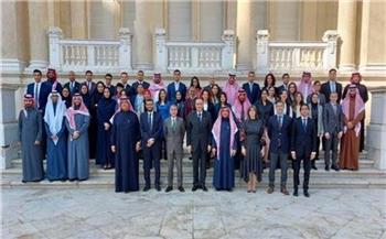   مساعد وزير الخارجية السعودي ومجموعة من الملحقين يزورون مقر المعهد الدبلوماسي