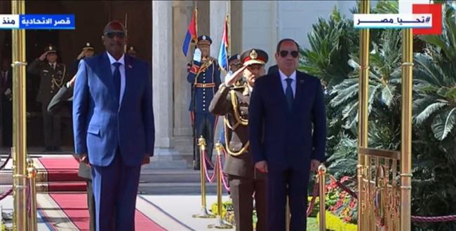 الرئيس السيسي يستقبل البرهان بقصر الاتحادية.. بث مباشر