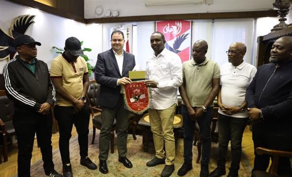 الأهلي يستقبل رئيس نادي يانج أفريكانز لبحث سبل التعاون