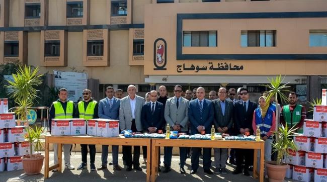 محافظ سوهاج يتابع قافلة صندوق تحيا مصر لدعم الأسر الأولى بالرعاية خلال الشهر الكريم 