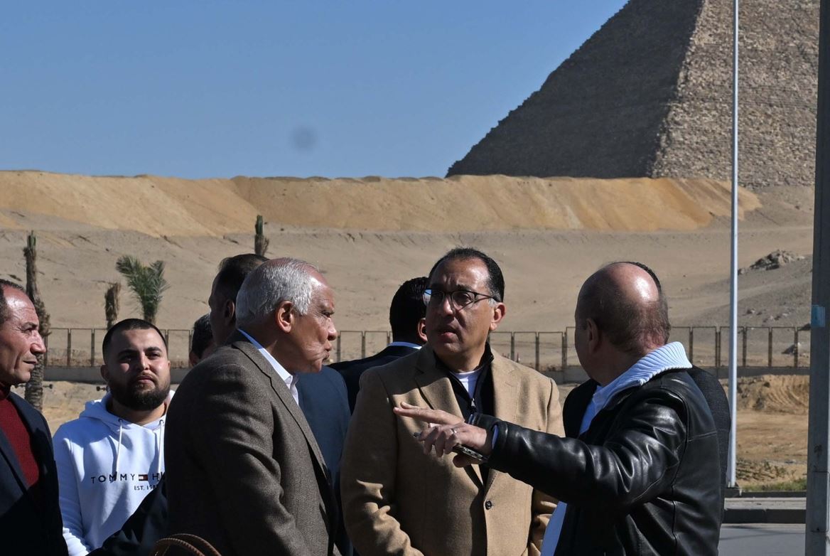 رئيس الوزراء يتفقد مشروعات تطوير المنطقة المحيطة بـ المتحف المصري الكبير