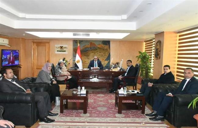 محافظ الفيوم يكرم خريجي مبادرة "1000 مدير مدرسة" من أبناء المحافظة