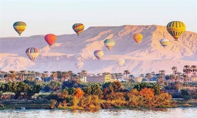 تحليق 59 رحلة بالون تقل 1170 سائحا في سماء الأقصر