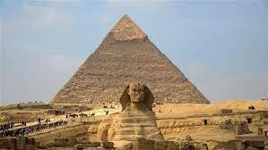 الآثار تصدر قرارا وزاريا بتشكيل لجنة علمية برئاسة زاهي حواس