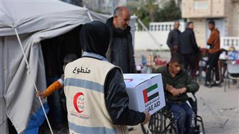   الهلال الأحمر الإماراتي يواصل توزيع الملابس الشتوية على أهالي غزة