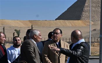   رئيس الوزراء يتفقد مشروعات تطوير المنطقة المحيطة بـ المتحف المصري الكبير