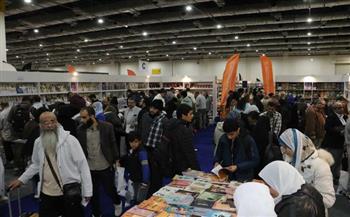   معرض الكتاب .. إقبال كبير على أعمال طه حسين في جناح قصور الثقافة