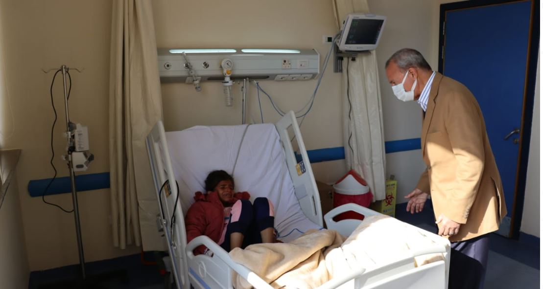 بالصور.. محافظ القليوبية يطمئن على 3 أطفال من غزة يتلقون العلاج بمستشفى القناطر الخيرية