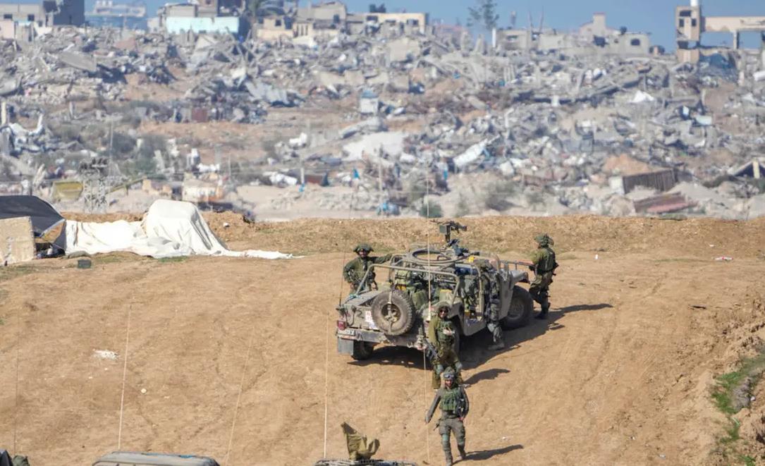 معارك ضارية بين الجيش الإسرائيلي والفلسطينيين في مدينتي غزة وخان يونس