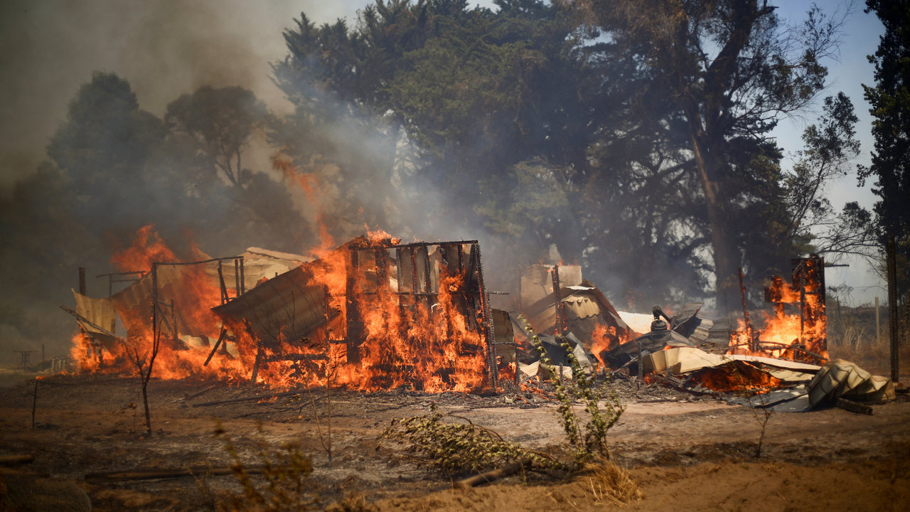 الأردن يؤكد وجود إصابات بين مواطنيه في تشيلي جراء حرائق الغابات