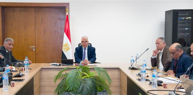   وزير الري : نتابع الانتهاء من تطهير الترع والمصارف قبل فترة "أقصى الاحتياجات المائية"