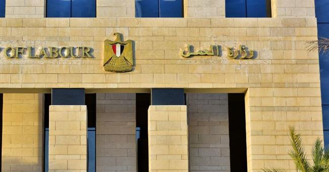 وزارة العمل: إيقاف نشاط شركتين لإلحاق عمالة بالخارج