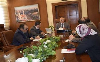 محافظ بورسعيد يستعرض تنفيذ محطات الصرف الصحي الجاري تنفيذها بالمحافظة