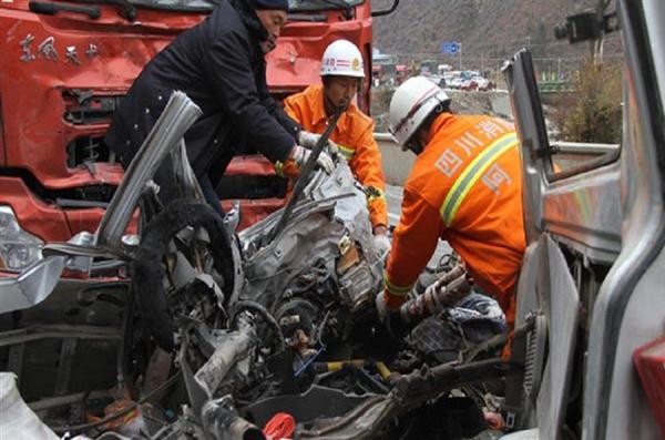 مصرع 7 أشخاص إثر حادث تصادم 4 سيارات وشاحنة جنوب شرقي الصين