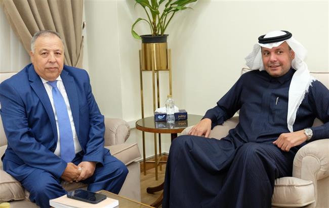 الجامعة العربية والجزائر تبحثان سبل حشد الدعم الدولي والإقليمي لتحقيق الغايات العربية