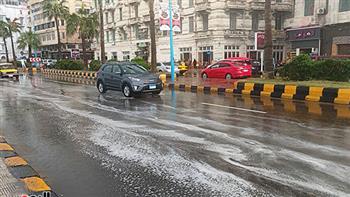   أمطار غزيرة على الإسكندرية مع استمرار حركة الملاحة في الميناء 