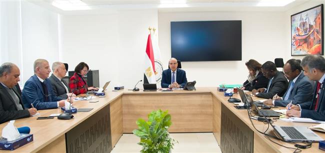 وزير الري يستعرض أعمال تنفيذ شبكات الصرف المغطى وآثارها على بعض المناطق