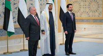 العاهل الأردني وولي عهده يستقبلان رئيس الإمارات لدى وصوله عمان