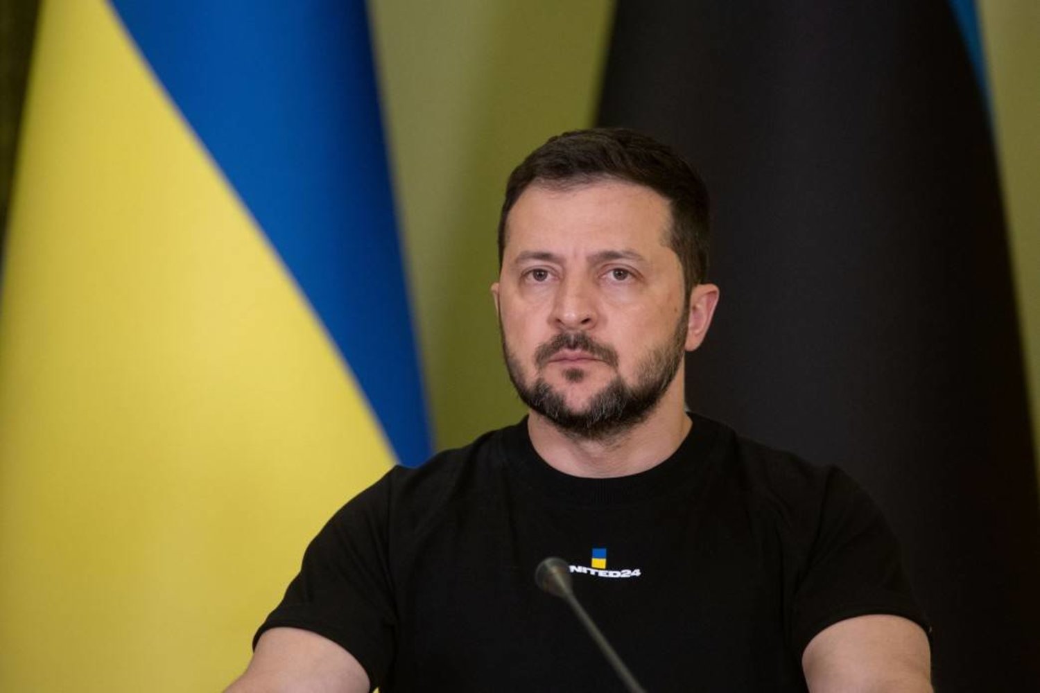 "الجارديان": رئيس أوكرانيا يؤكد عزمه تغيير قيادات بارزة في الدولة على رأسها قائد الجيش