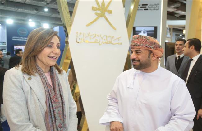 وزيرة الثقافة تزور جناح سلطنة عُمان بمعرض القاهرة الدولي للكتاب في دورته الـ55