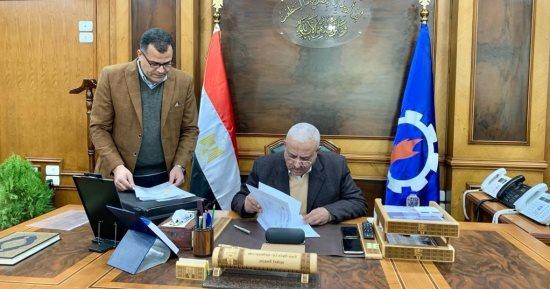 محافظ السويس يعتمد نتيجة الشهادة الإعدادية بنسبة نجاح 83.5%