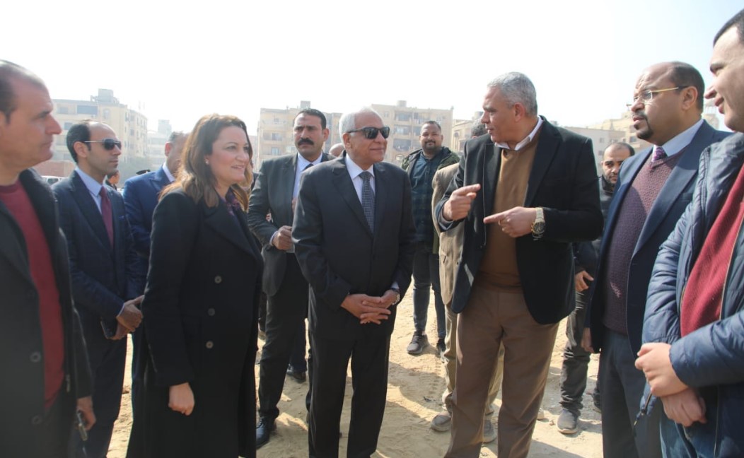 محافظ الجيزة يتفقد موقع إنشاء "مركز خدمات مصر" بـحدائق الأهرام
