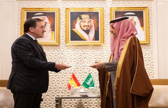 ولي العهد السعودي يتلقى رسالة خطية من ملك إسبانيا حول تعزيز العلاقات الثنائية