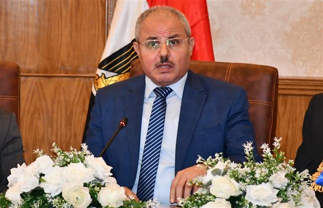 رئيس جامعة قناة السويس يعتمد نتيجة الدفعة 38 لكلية الطب لائحة 5+2
