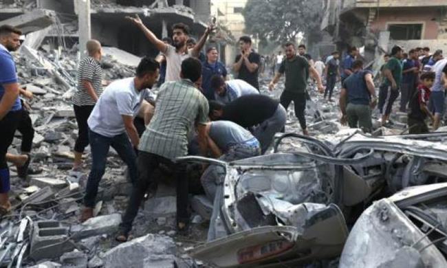 مجزرة إسرائيلية جديدة بغزة .. قصف مدنيين اصطفوا لتعبئة المياه واستشهاد 13 على الأقل