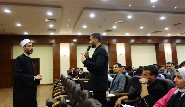 أعضاء مركز الأزهر للفتوى يبينون لشباب الجامعات آليات فهم النص الديني