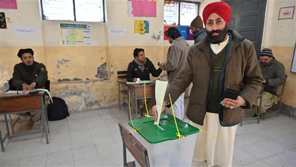 بدء عملية التصويت في الانتخابات العامة بـ باكستان