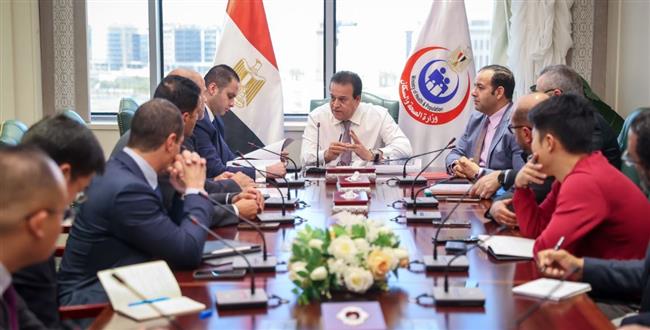 وزير الصحة يناقش مقترحات تنفيذ المنشآت الذكية 