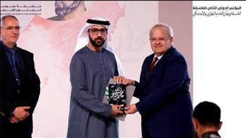 جامعة محمد بن زايد بالإمارات تكرم رئيس جامعة القاهرة