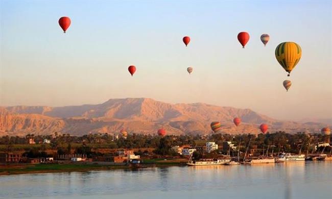 تحليق 49 رحلة بالون طائر تقل 1170 سائحا في سماء الأقصر